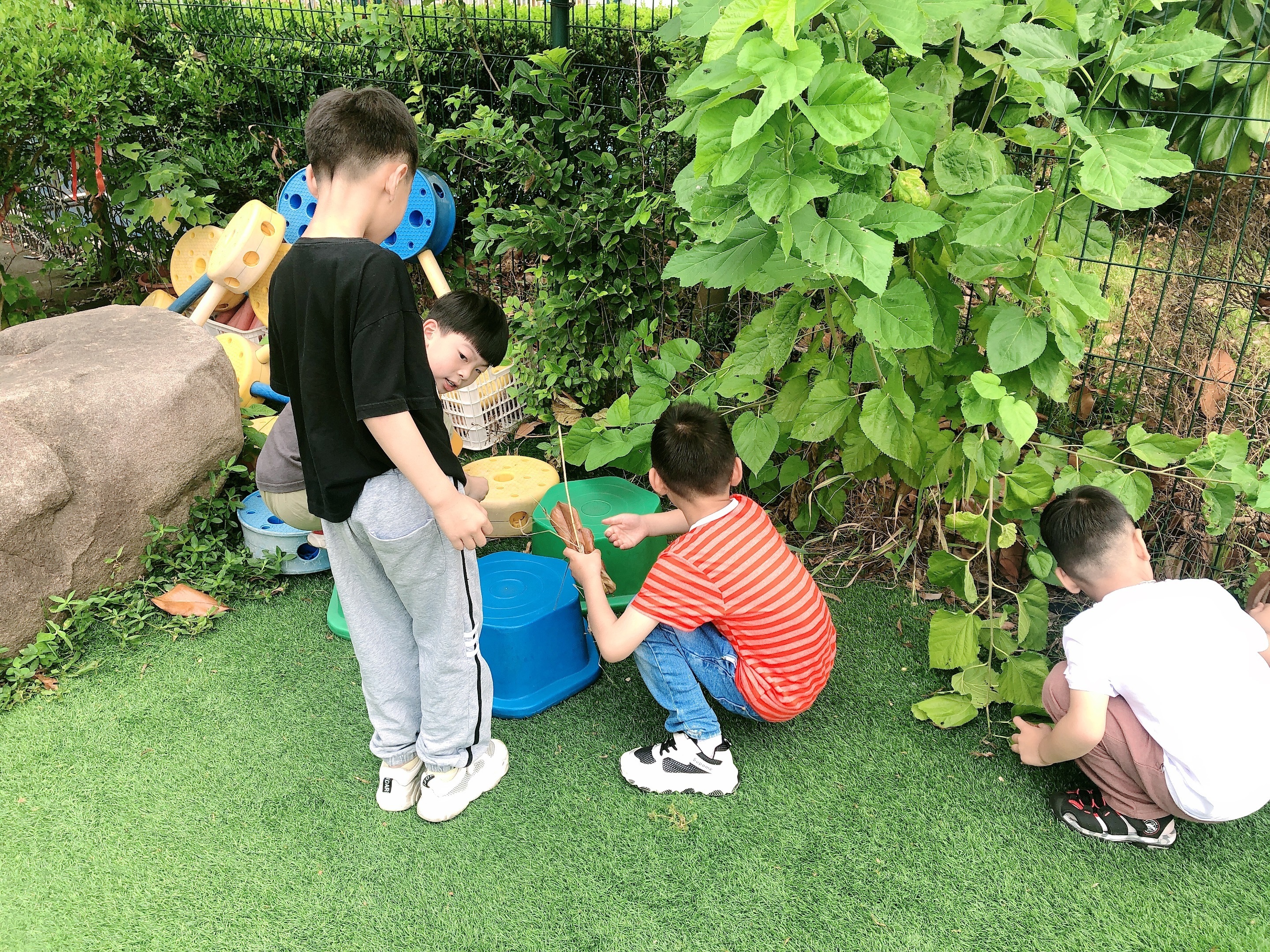 快讯丨朱会东到港南区调研基层党建等工作