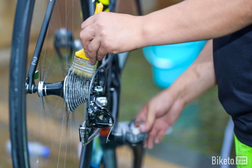 照亮赶考路，燃点梦想光